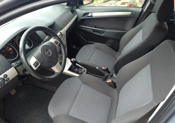 Opel Astra cena 12950 przebieg: 221000, rok produkcji 2008 z Bodzentyn małe 56